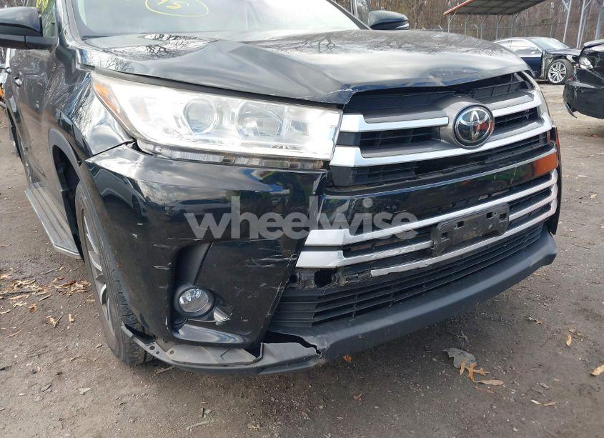 Photo 6 of 2018 Toyota Highlander XLE (VIN 5TDJZRFH3JS547788)