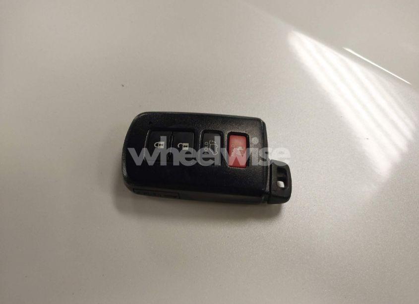 Photo 11 of 2018 Toyota Highlander XLE (VIN 5TDJZRFH3JS553509)