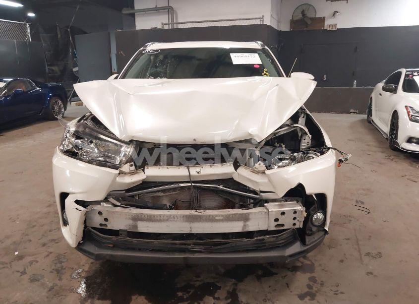 Photo 12 of 2018 Toyota Highlander XLE (VIN 5TDJZRFH3JS553509)