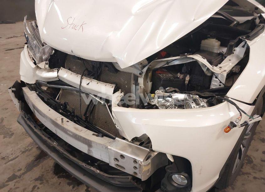 Photo 6 of 2018 Toyota Highlander XLE (VIN 5TDJZRFH3JS553509)