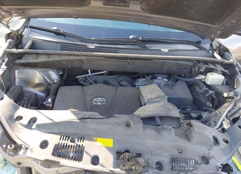 Photo 10 of 2018 Toyota Highlander XLE (VIN 5TDJZRFH3JS861246)