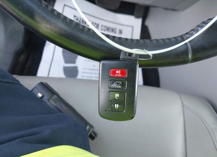 Photo 11 of 2018 Toyota Highlander XLE (VIN 5TDJZRFH3JS861246)