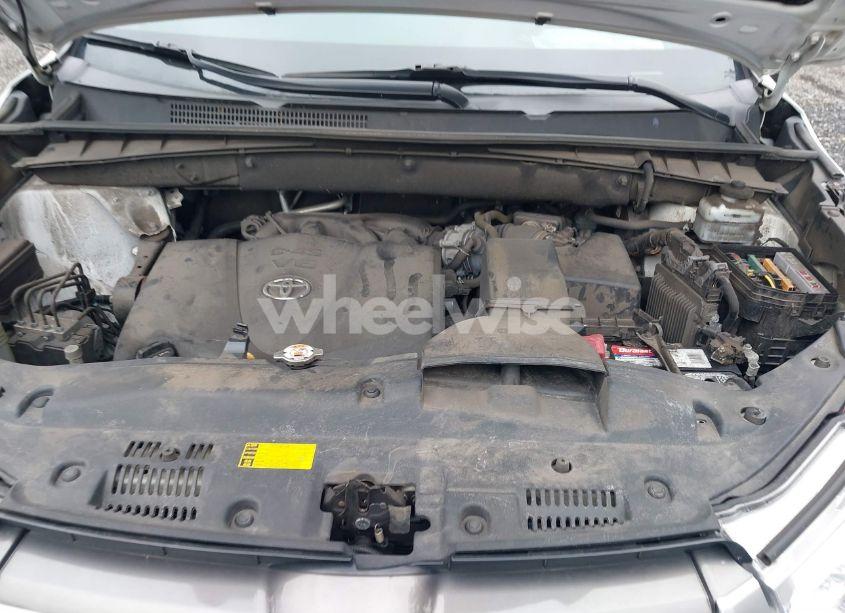 Photo 10 of 2019 Toyota Highlander XLE (VIN 5TDJZRFH3KS605142)