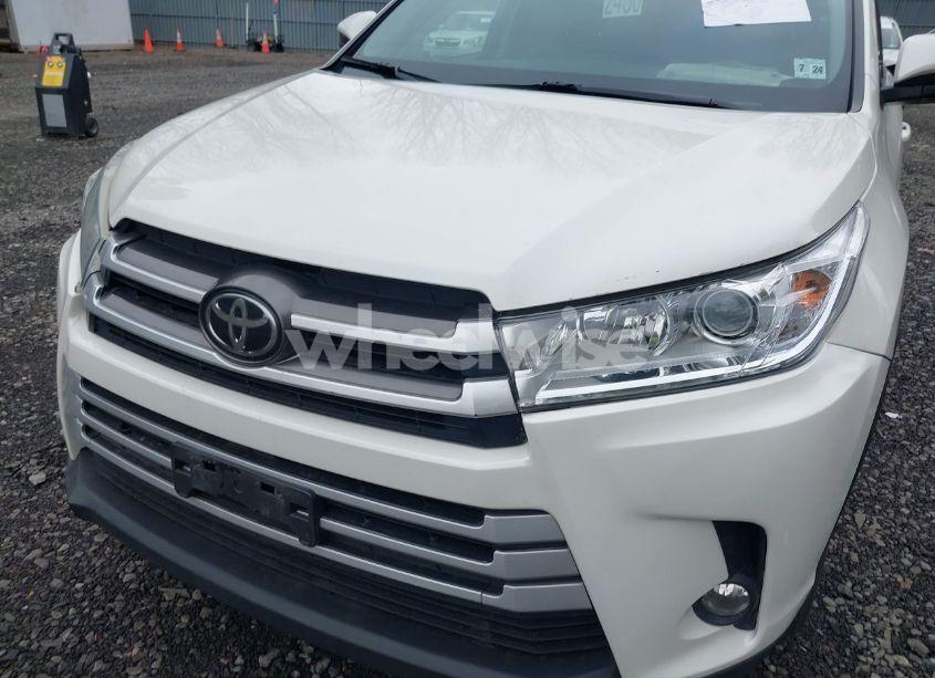 Photo 6 of 2019 Toyota Highlander XLE (VIN 5TDJZRFH3KS605142)