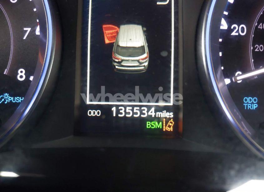 Photo 7 of 2019 Toyota Highlander XLE (VIN 5TDJZRFH3KS605142)