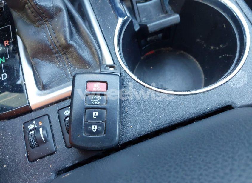 Photo 11 of 2019 Toyota Highlander XLE (VIN 5TDJZRFH3KS618893)