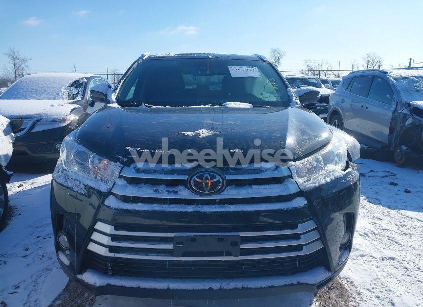 Photo 12 of 2019 Toyota Highlander XLE (VIN 5TDJZRFH3KS618893)