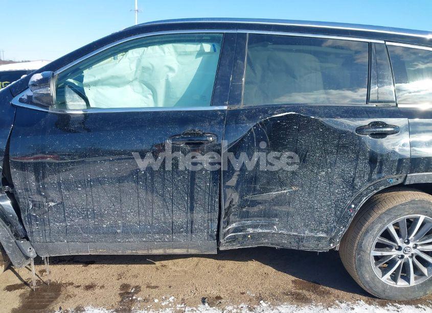 Photo 14 of 2019 Toyota Highlander XLE (VIN 5TDJZRFH3KS618893)