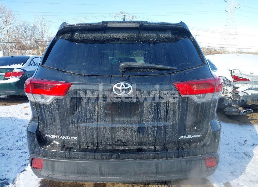 Photo 16 of 2019 Toyota Highlander XLE (VIN 5TDJZRFH3KS618893)