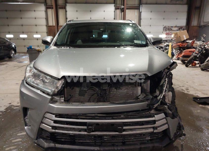 Photo 12 of 2019 Toyota Highlander XLE (VIN 5TDJZRFH3KS622958)