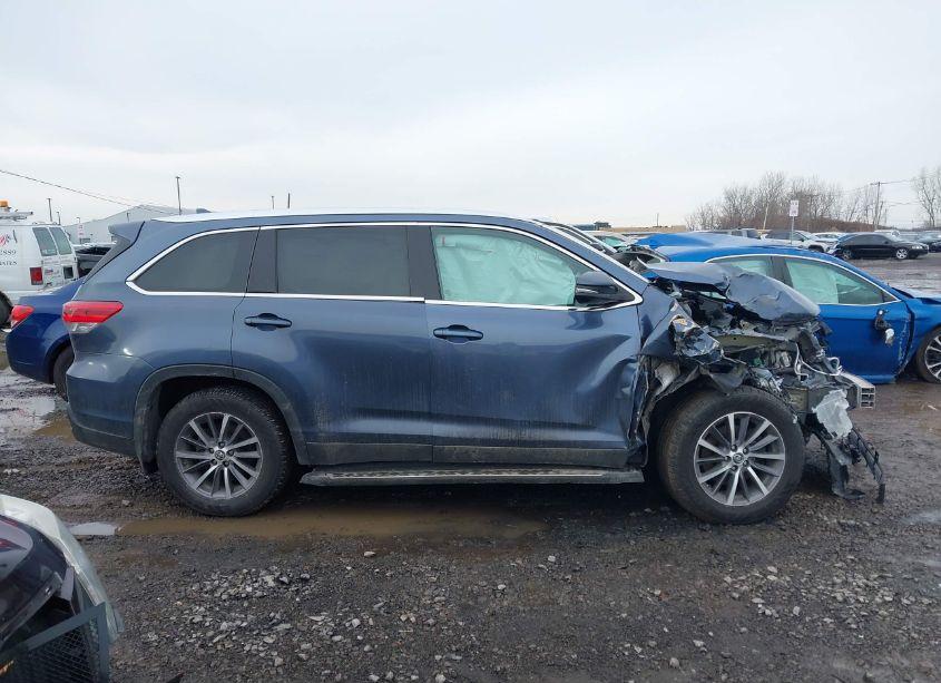 Photo 14 of 2019 Toyota Highlander XLE (VIN 5TDJZRFH3KS708576)