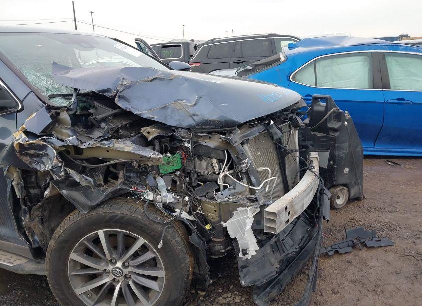 Photo 6 of 2019 Toyota Highlander XLE (VIN 5TDJZRFH3KS708576)