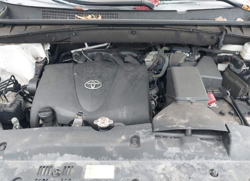Photo 10 of 2019 Toyota Highlander XLE (VIN 5TDJZRFH3KS709839)