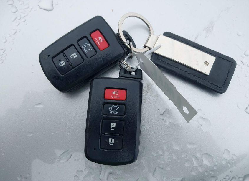 Photo 11 of 2019 Toyota Highlander XLE (VIN 5TDJZRFH3KS709839)