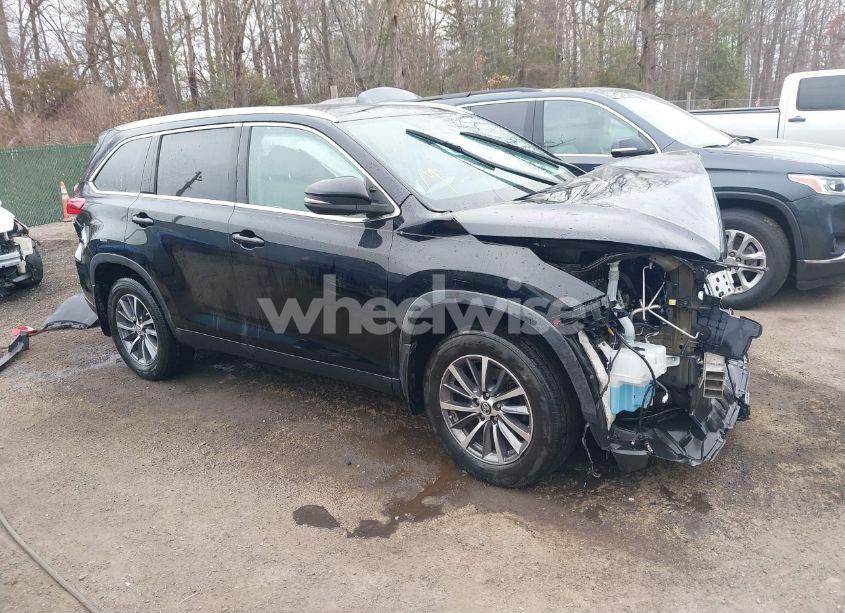 2019 Toyota Highlander XLE (VIN 5TDJZRFH3KS732604) main photo