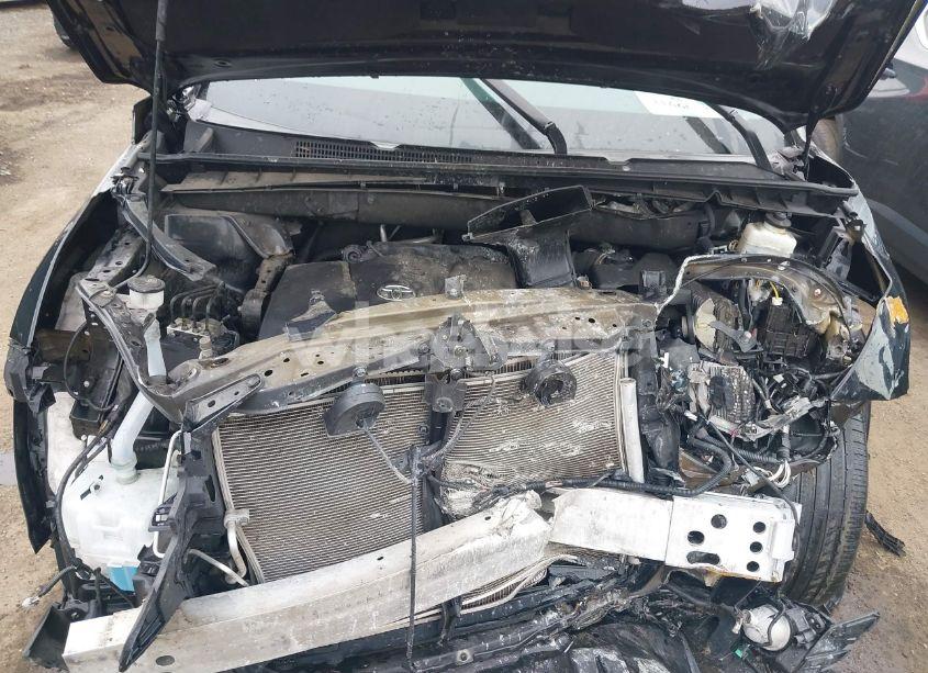 Photo 10 of 2019 Toyota Highlander XLE (VIN 5TDJZRFH3KS732604)