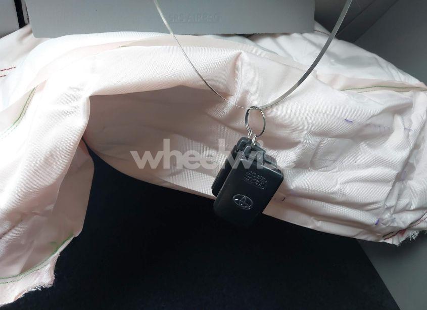 Photo 11 of 2019 Toyota Highlander XLE (VIN 5TDJZRFH3KS732604)