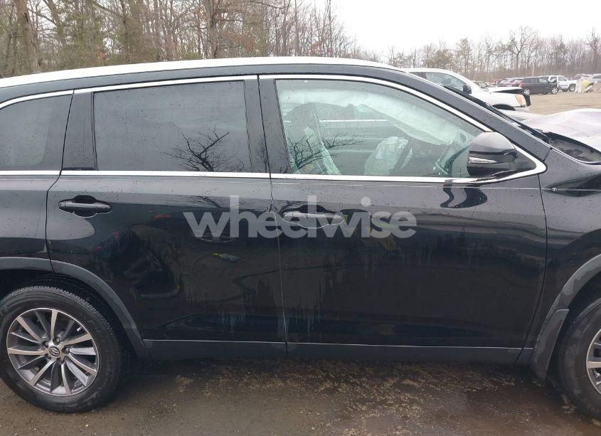 Photo 14 of 2019 Toyota Highlander XLE (VIN 5TDJZRFH3KS732604)