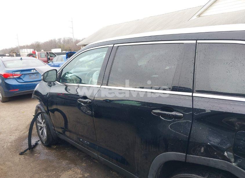 Photo 15 of 2019 Toyota Highlander XLE (VIN 5TDJZRFH3KS732604)