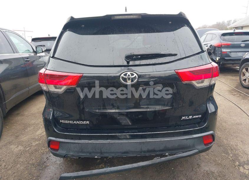 Photo 17 of 2019 Toyota Highlander XLE (VIN 5TDJZRFH3KS732604)