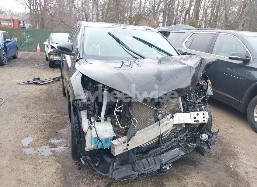 Photo 6 of 2019 Toyota Highlander XLE (VIN 5TDJZRFH3KS732604)