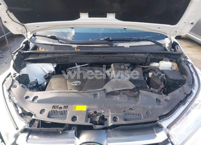 Photo 10 of 2017 Toyota Highlander XLE (VIN 5TDJZRFH4HS367665)