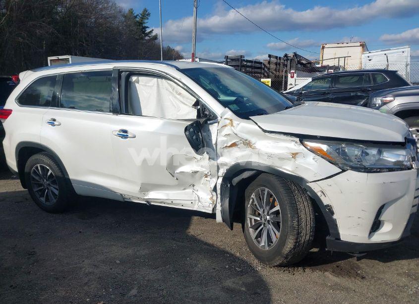 Photo 13 of 2017 Toyota Highlander XLE (VIN 5TDJZRFH4HS367665)