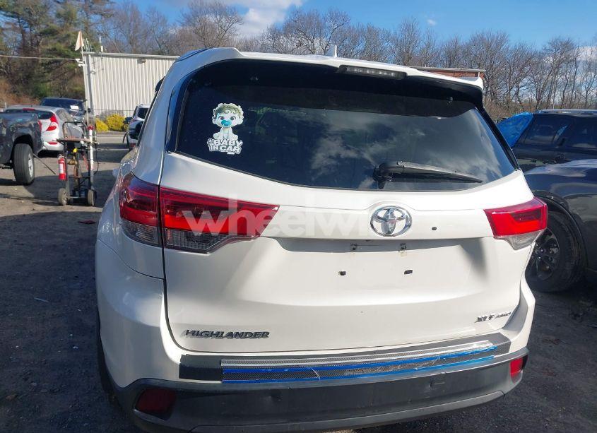 Photo 16 of 2017 Toyota Highlander XLE (VIN 5TDJZRFH4HS367665)