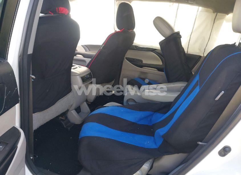 Photo 8 of 2017 Toyota Highlander XLE (VIN 5TDJZRFH4HS367665)