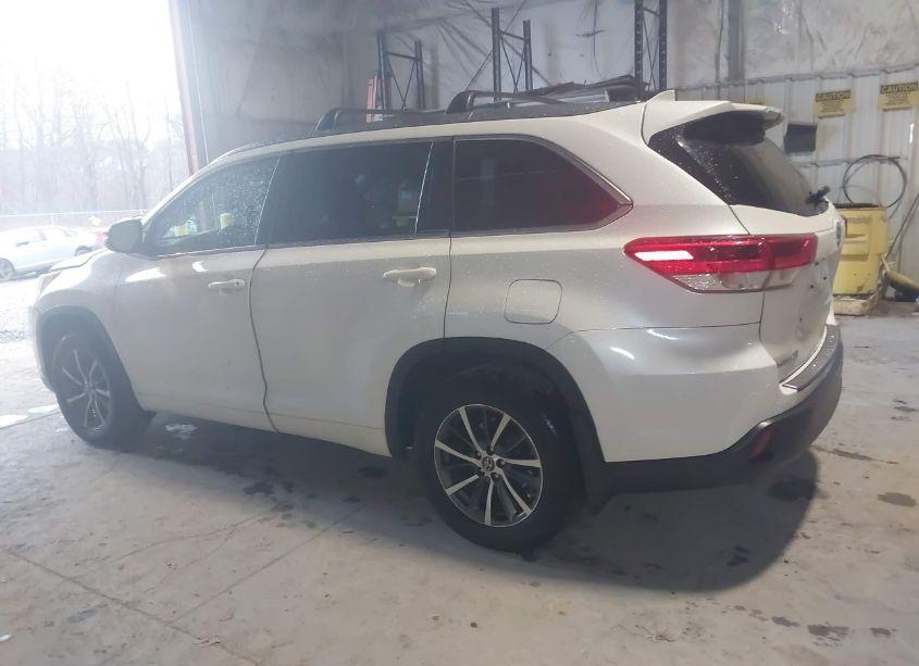 Photo 14 of 2017 Toyota Highlander XLE (VIN 5TDJZRFH4HS386958)