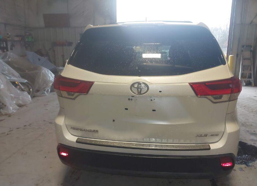 Photo 16 of 2017 Toyota Highlander XLE (VIN 5TDJZRFH4HS386958)