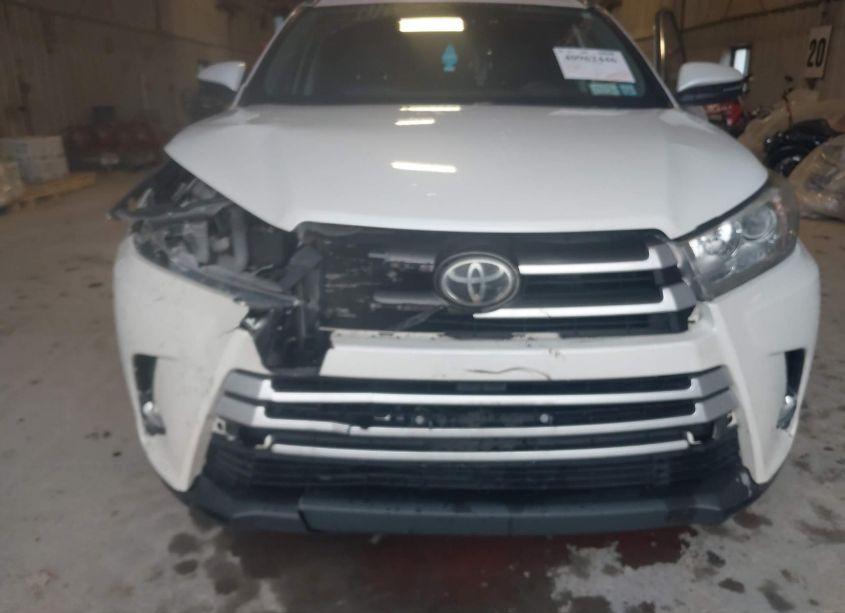 Photo 6 of 2017 Toyota Highlander XLE (VIN 5TDJZRFH4HS386958)