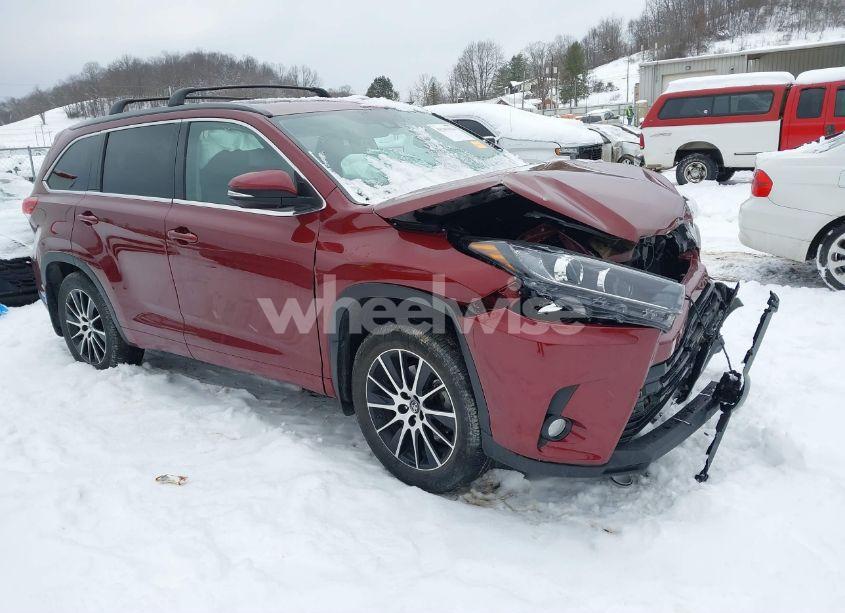2017 Toyota Highlander SE (VIN 5TDJZRFH4HS414807) main photo