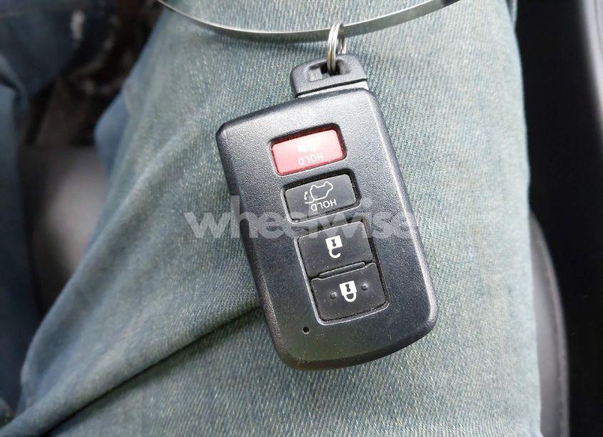 Photo 11 of 2017 Toyota Highlander SE (VIN 5TDJZRFH4HS414807)