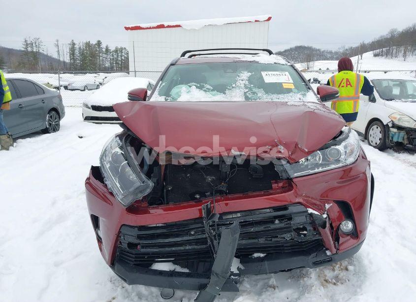 Photo 13 of 2017 Toyota Highlander SE (VIN 5TDJZRFH4HS414807)