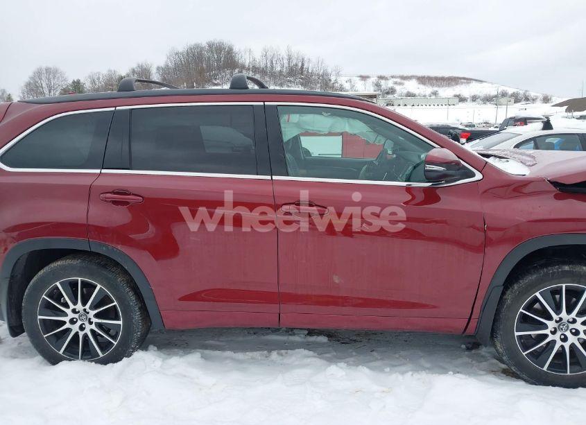 Photo 14 of 2017 Toyota Highlander SE (VIN 5TDJZRFH4HS414807)