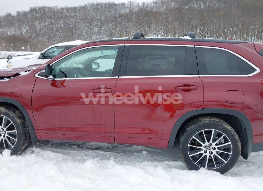 Photo 15 of 2017 Toyota Highlander SE (VIN 5TDJZRFH4HS414807)