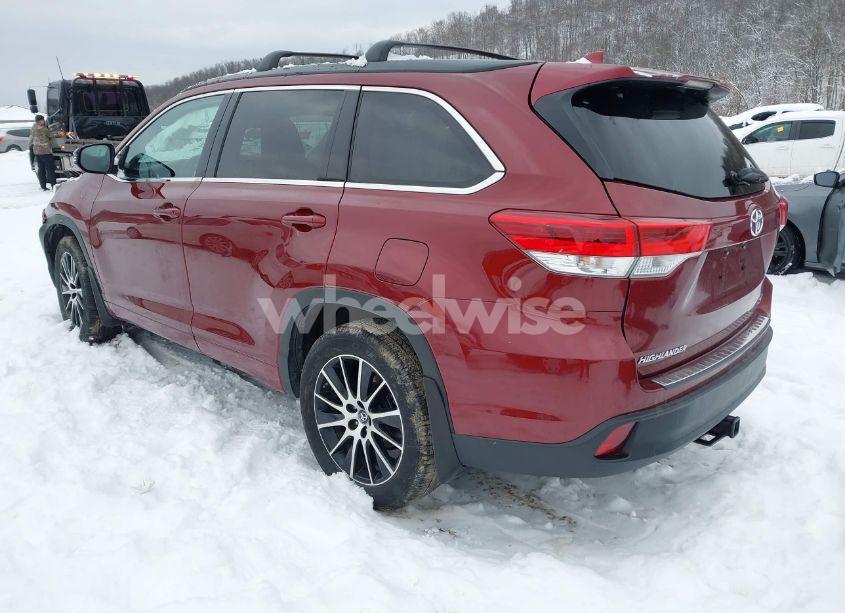 Photo 3 of 2017 Toyota Highlander SE (VIN 5TDJZRFH4HS414807)