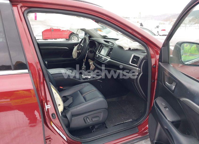 Photo 5 of 2017 Toyota Highlander SE (VIN 5TDJZRFH4HS414807)