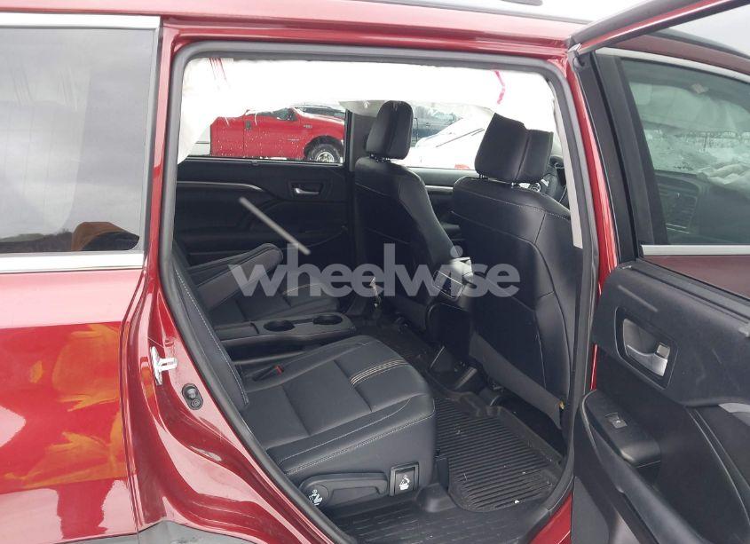 Photo 8 of 2017 Toyota Highlander SE (VIN 5TDJZRFH4HS414807)