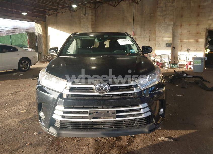 Photo 13 of 2017 Toyota Highlander XLE (VIN 5TDJZRFH4HS422602)