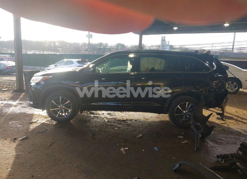 Photo 15 of 2017 Toyota Highlander XLE (VIN 5TDJZRFH4HS422602)