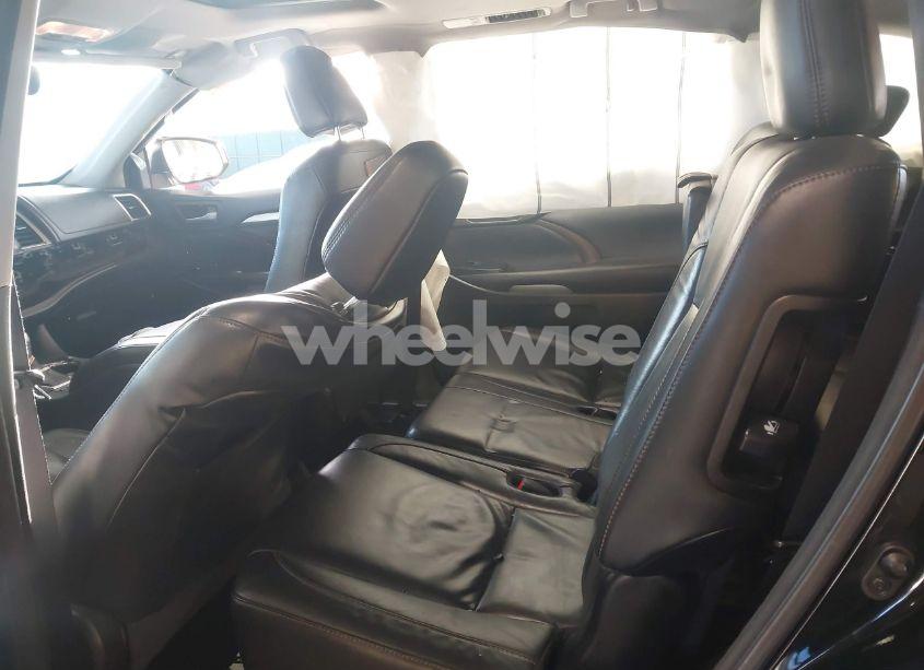 Photo 8 of 2017 Toyota Highlander XLE (VIN 5TDJZRFH4HS422602)