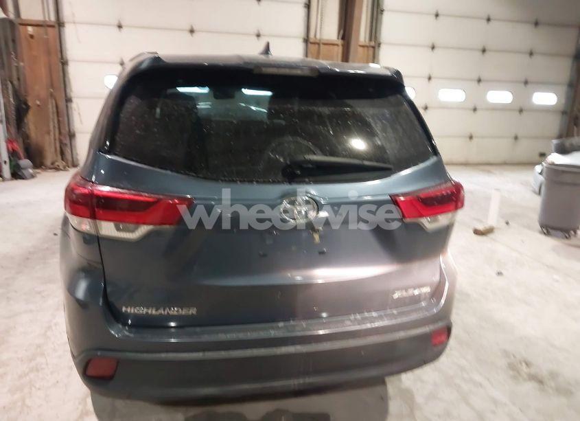 Photo 16 of 2017 Toyota Highlander XLE (VIN 5TDJZRFH4HS459780)