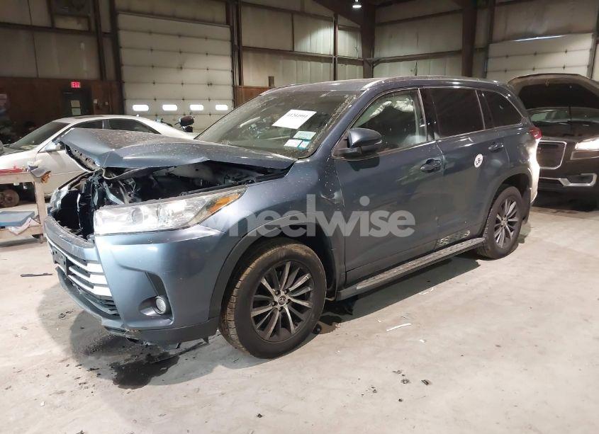 Photo 2 of 2017 Toyota Highlander XLE (VIN 5TDJZRFH4HS459780)