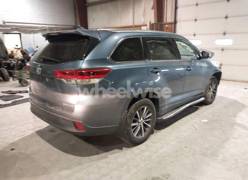 Photo 4 of 2017 Toyota Highlander XLE (VIN 5TDJZRFH4HS459780)