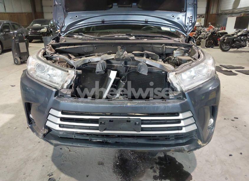 Photo 6 of 2017 Toyota Highlander XLE (VIN 5TDJZRFH4HS459780)