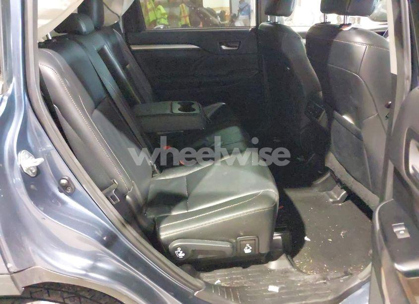 Photo 8 of 2017 Toyota Highlander XLE (VIN 5TDJZRFH4HS459780)