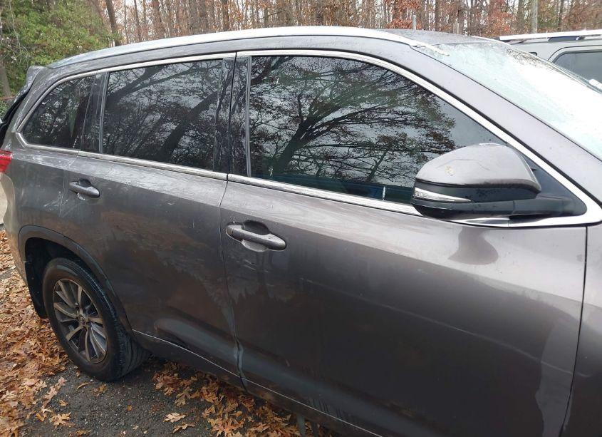 Photo 13 of 2017 Toyota Highlander XLE (VIN 5TDJZRFH4HS468009)