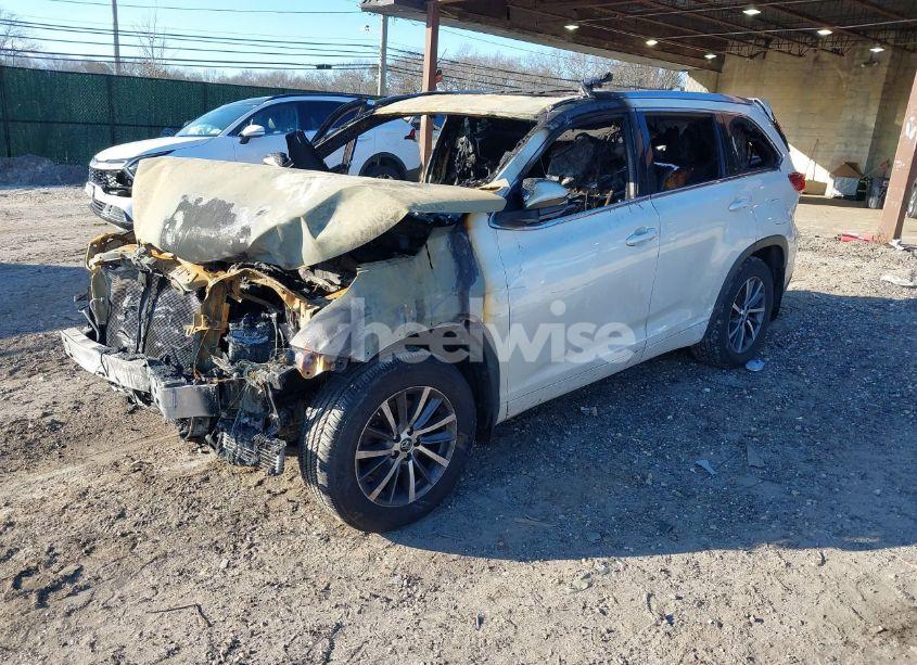 Photo 2 of 2017 Toyota Highlander XLE (VIN 5TDJZRFH4HS519203)